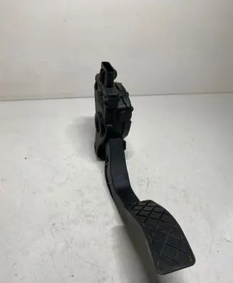 Accelerator throttle pedal