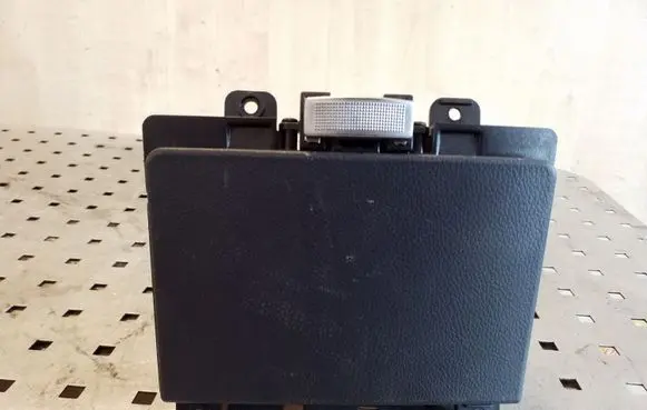 Opel Antara Glove box
