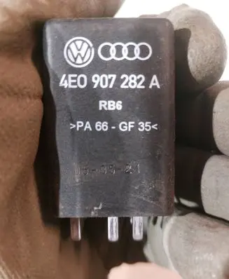 Audi A6 S6 C6 4F Glow plug pre-heat relay 4E0907282A 0281003029
