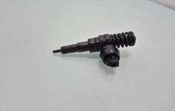 Audi A4 S4 B7 8E 8H Fuel injector 038130073BJ