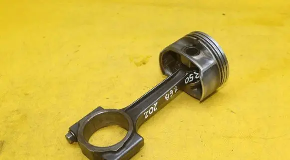 Mini One - Cooper R50 - 53 Piston with connecting rod 77L27
