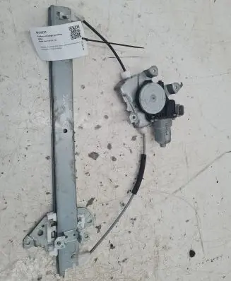 Nissan Juke I F15 Front door window regulator with motor