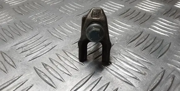 Renault Latitude (L70) Fuel Injector clamp holder