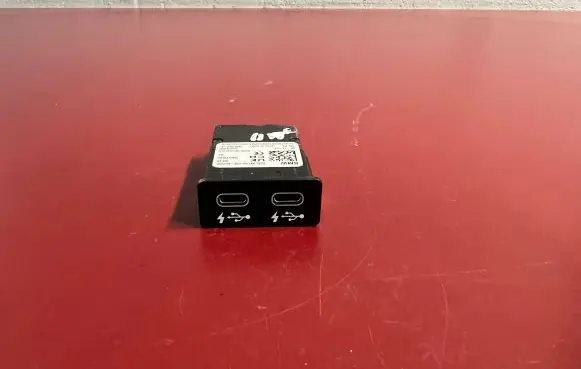 BMW X1 U11 USB socket connector 5A57B32 84105A57B32