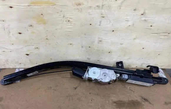 Chrysler Pacifica Sliding door motor 68186017AF 28546477 6140480