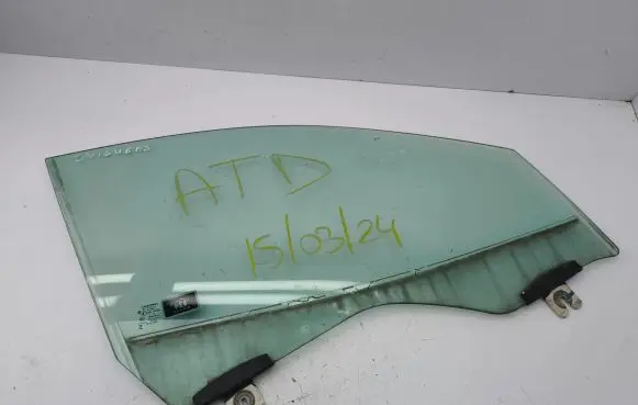 Jeep Cherokee Front door window glass four-door