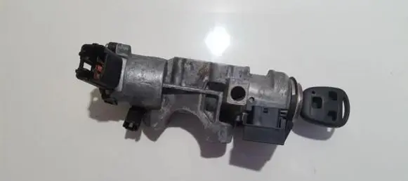 Toyota Avensis T250 Ignition lock n05015178 736-661-a