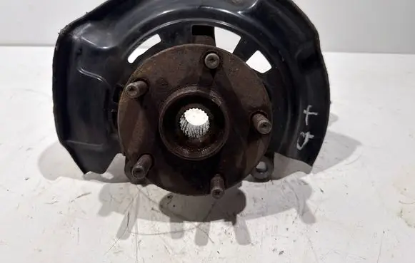 Toyota Prius+ (ZVW40) Front wheel hub