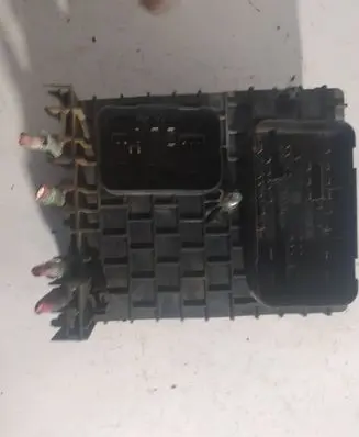 Volkswagen Golf V Fuse module 1K0937124H