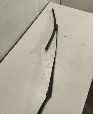 Volkswagen PASSAT B6 Front wiper blade arm 3C1955410B