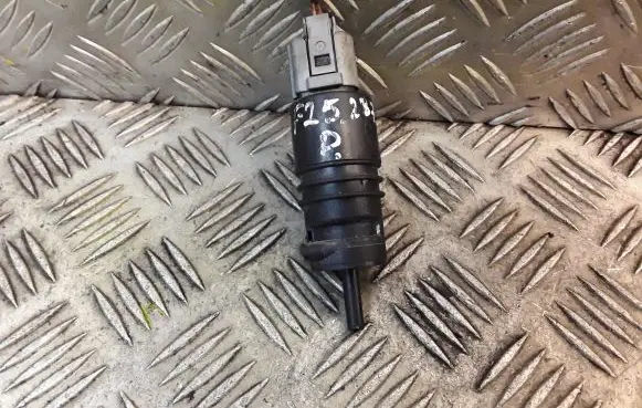 BMW X3 F25 Windscreen/windshield washer pump 6934160