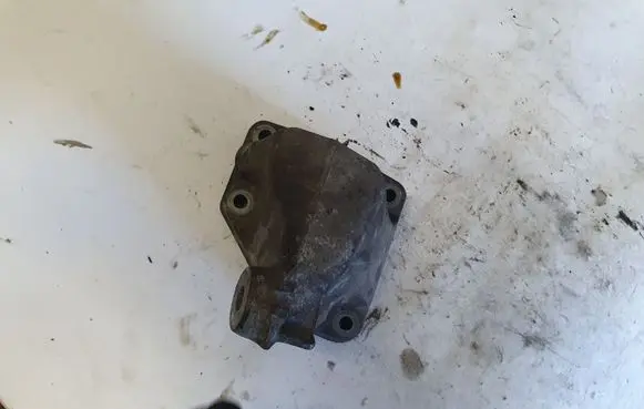 Mercedes-Benz ML W164 Engine mounting bracket A6422230204