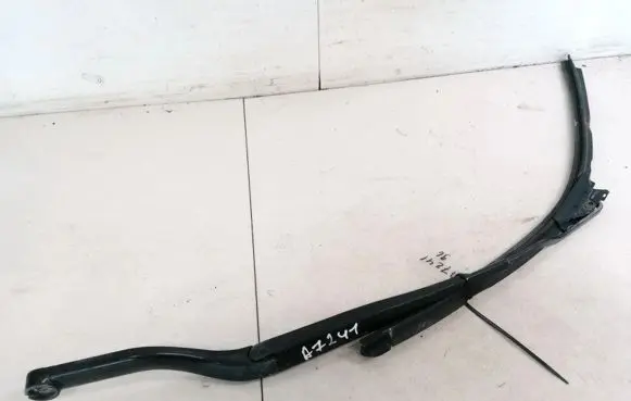 Front wiper blade arm