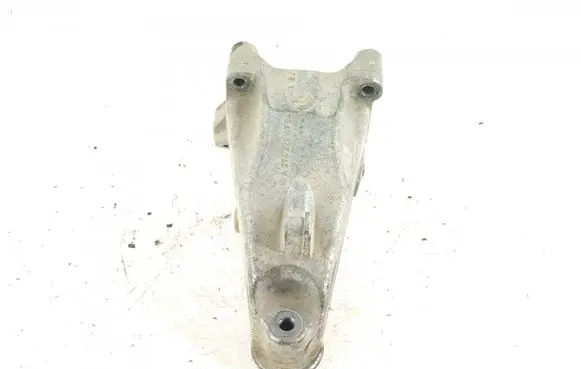 Mercedes-Benz C W205 Engine mounting bracket 2742234304 A2742234304