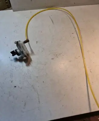 Volkswagen PASSAT B3 Central locking vacuum pump 357862153A
