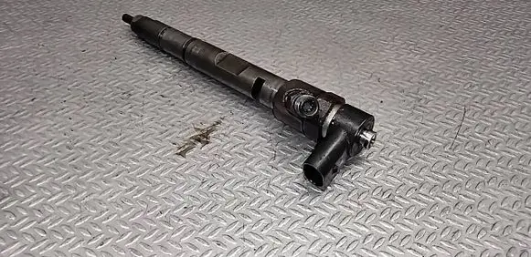 Audi A8 S8 D3 4E Fuel injector 0445110158 057130277M