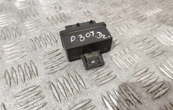 Peugeot 307 Fuel pump relay 240107