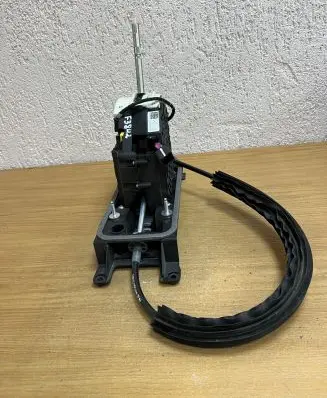 Volkswagen Touran III Gear shifter/selector 5K0713079 5QC713023F