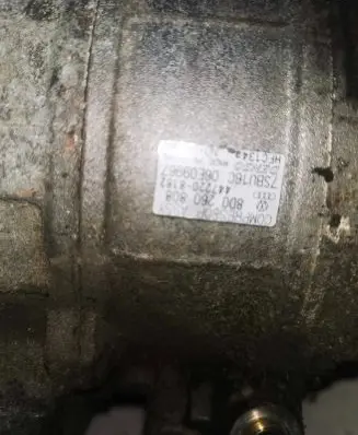 Volkswagen PASSAT B5.5 Air conditioning (A/C) compressor (pump) 8D0260808