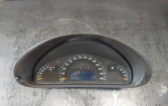 Mercedes-Benz C W203 Speedometer (instrument cluster) A2035406111