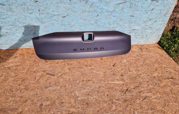 Seat Leon IV Tailgate trim 