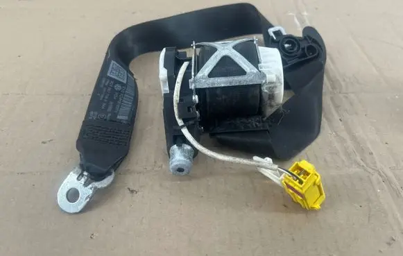 Volkswagen PASSAT B7 Front seatbelt 3C1857706R 34077660 539715
