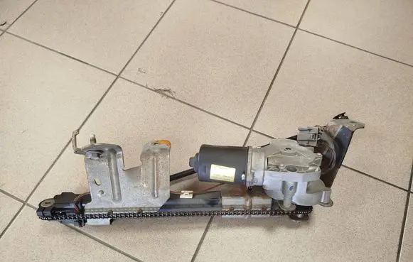 Chrysler Town u0026 Country V Tailgate/trunk/boot lift motor PN16915741