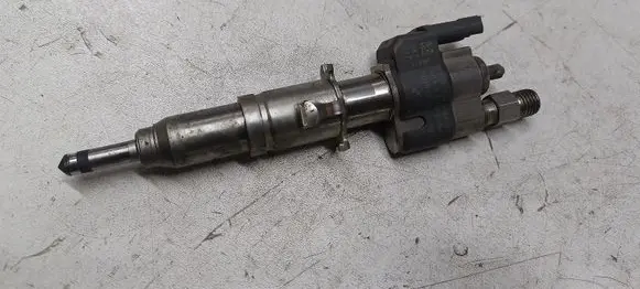 BMW 3 E90 E91 Fuel injector 7589048