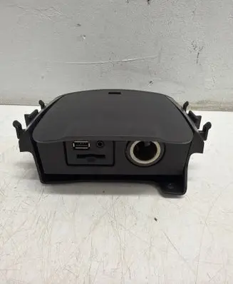 Opel Zafira C USB socket connector 1059761
