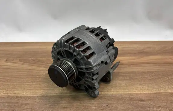Audi A4 S4 B8 8K Generator/alternator 03L903023B