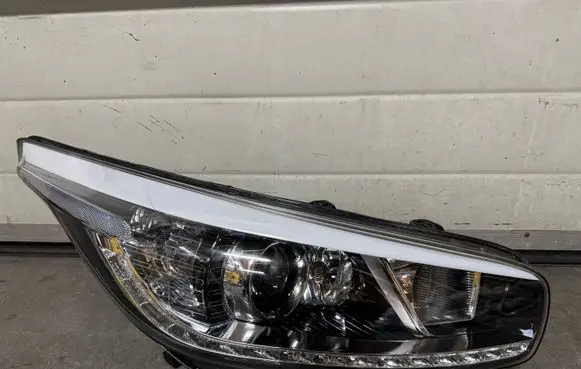 KIA Ceed Headlight/headlamp 92102A2220
