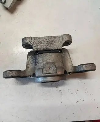 Volvo S60 Engine mount bracket 31316675