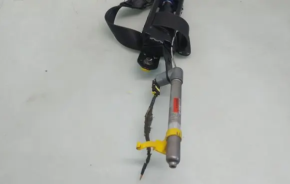 Volvo S60 Front seatbelt 6075637L0A