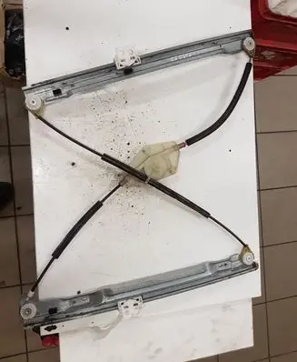 Citroen C4 I Picasso Front door window regulator with motor 