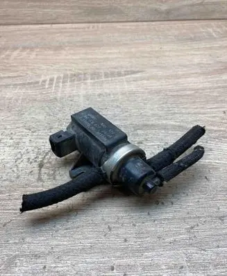 Audi A4 S4 B5 8D Turbo solenoid valve 1H0906627