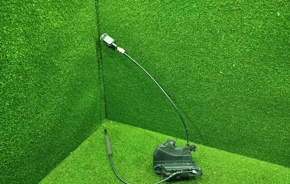 Opel Vivaro Front door lock 93457083 805021444R 40627242