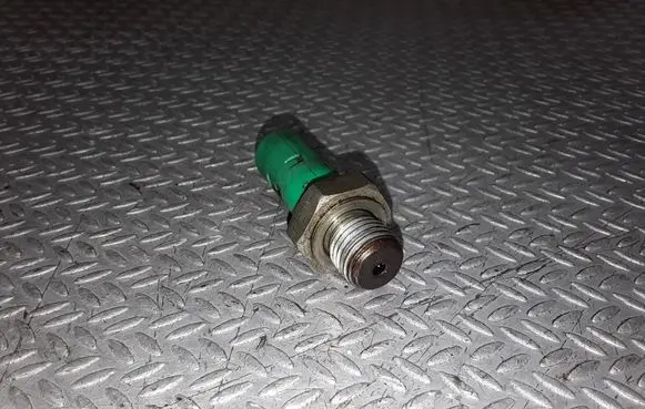 Renault Scenic I Oil pressure sensor 