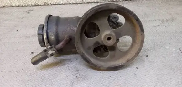 Toyota Avensis T250 Power steering pump 