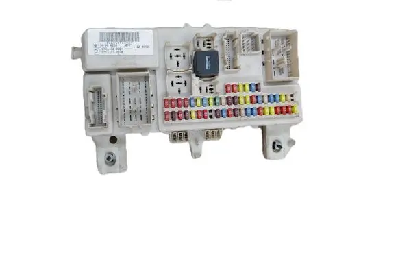 Ford C-MAX I Fuse module 4M5T14A073D 519100507