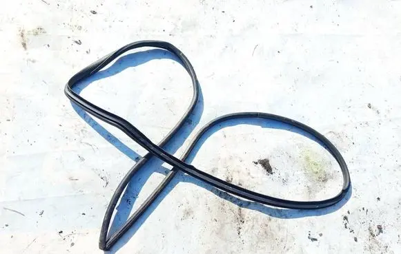 Toyota RAV 4 (XA30) Rubber seal rear door 