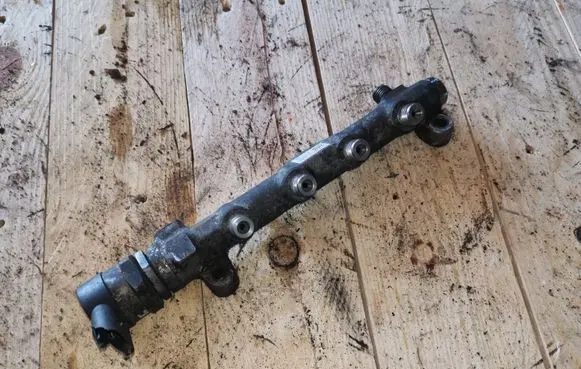 Skoda Octavia Mk3 (5E) Fuel main line pipe 04L089D