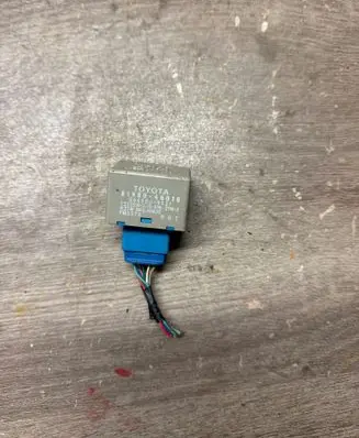 Toyota Auris 150 Hazard warning light relay 8198046010