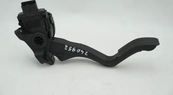 Accelerator throttle pedal