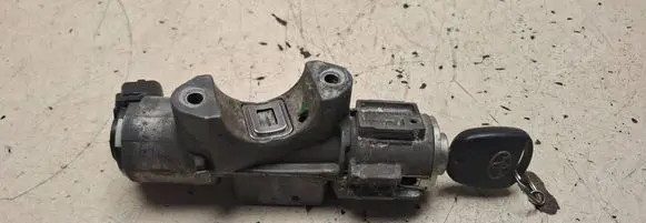 Toyota Avensis T250 Ignition lock 450200504