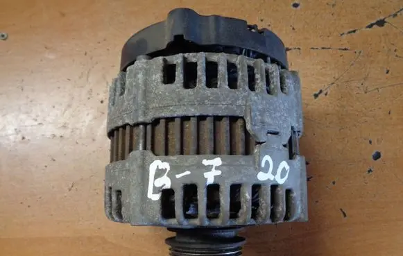 Volkswagen PASSAT B7 Generator/alternator 03L903023D 0121715071