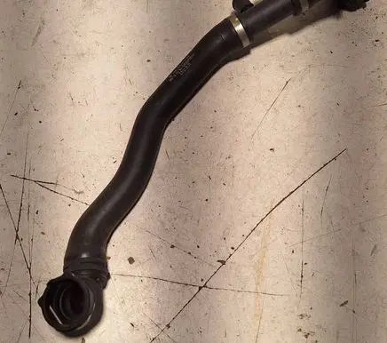 Engine coolant pipe/hose