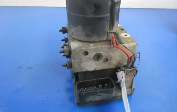 Volkswagen PASSAT B4 ABS Pump 3A0907379