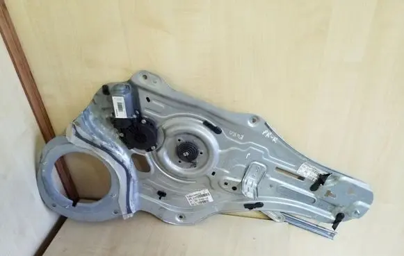 KIA Sportage Front door window regulator with motor 402390B