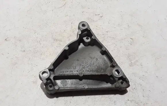 Renault Master III A/C compressor mount bracket 8200808620