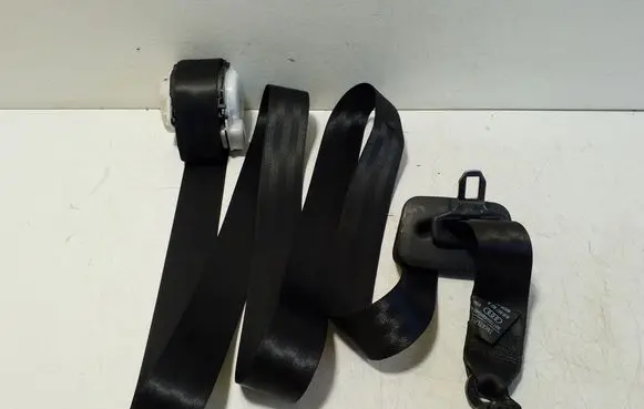Middle seatbelt (rear)